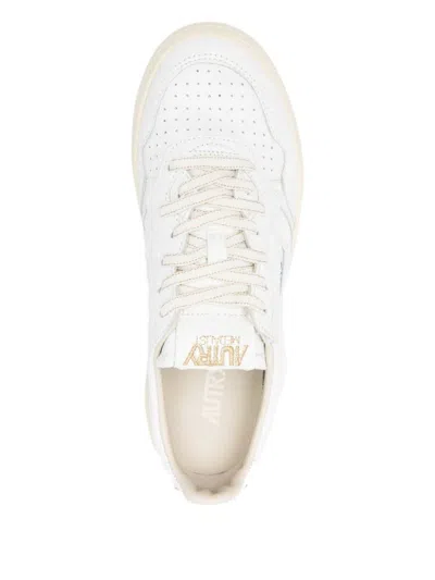 Autry Medalist Low Leather Sneakers In White