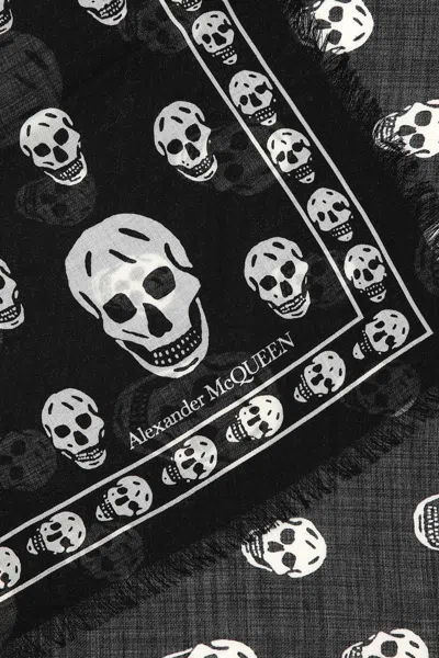 Alexander Mcqueen Fringed Skull Print Rectangular Scarf In Black