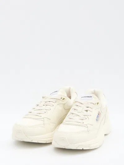 Autry Hyperway Sneakers In Whisper White Laminated Leather And Mesh In Neutral