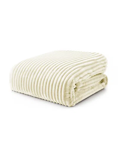 Unikome Year Round Plush Flannel Comforter, King