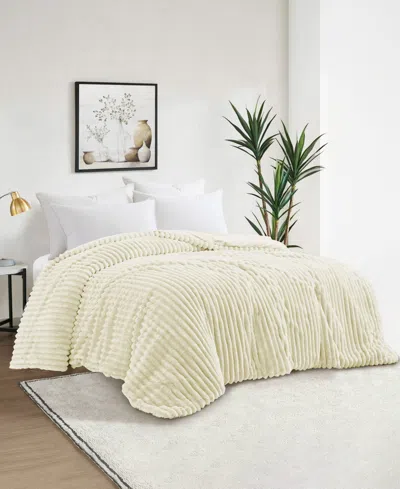 Unikome Year Round Plush Flannel Comforter, King
