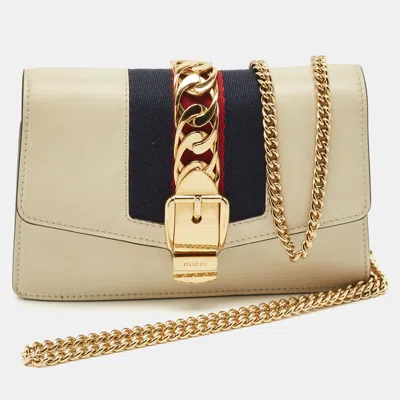 Pre-owned Gucci Off White Leather Super Mini Sylvie Wallet On Chain