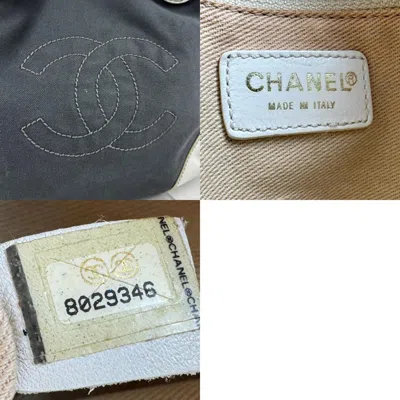 Pre-owned Chanel Gray White Canvas Leather Shoulder Bag ()