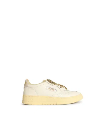 Autry 'medalist Low' White And Gold Leather Sneakers