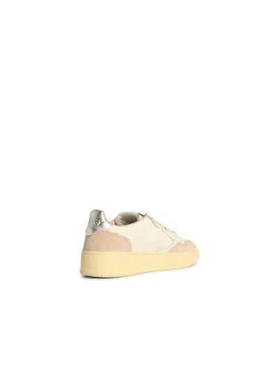 Autry 'medalist Low' White Leather Lettering Sneakers