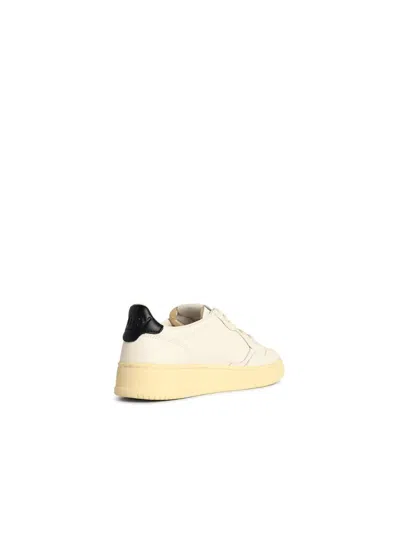 Autry 'medalist' White Leather Sneakers In Neutral