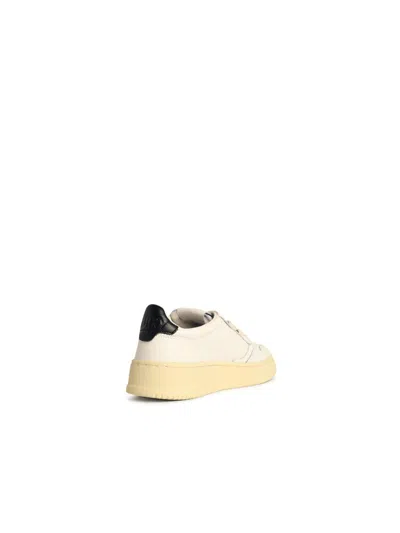 Autry 'medalist Low' White Sneakers With Logo Detail And Heel Tab