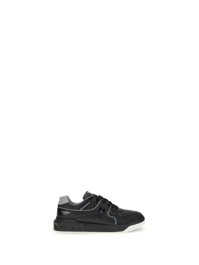 Valentino One Stud Low-top Sneakers In Black