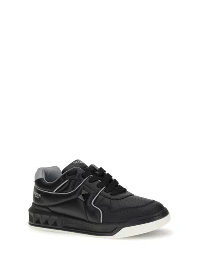 Valentino One Stud Low-top Sneakers In Black