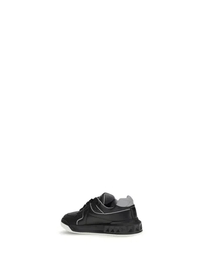 Valentino One Stud Low-top Sneakers In Black