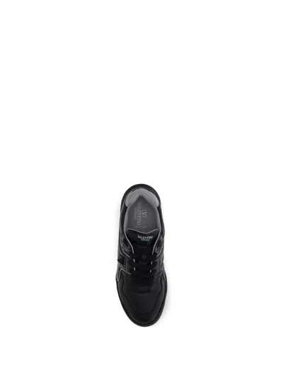 Valentino One Stud Low-top Sneakers In Black