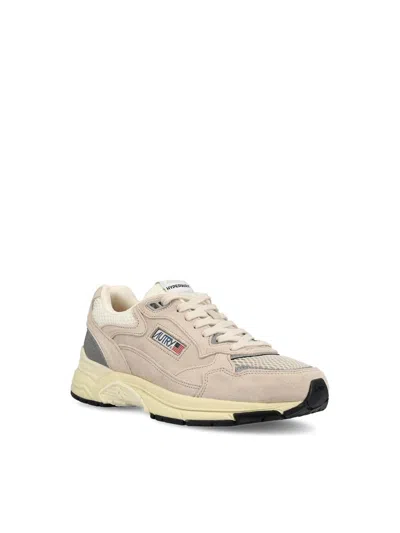 Autry Round Toe Mesh Panels Contrast Sole Sneakers In Neutral