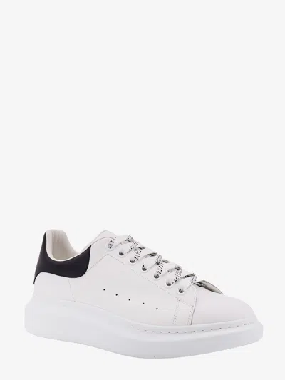 Alexander Mcqueen White And Black Low-top Sneakers With Chunky Sole And Contrasting Heel Tab In Leather Man In White