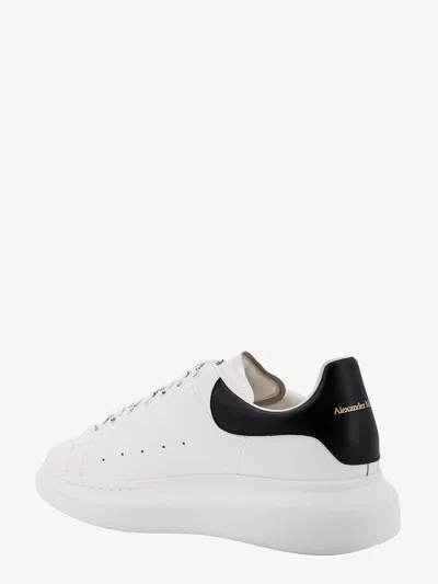 Alexander Mcqueen White And Black Low-top Sneakers With Chunky Sole And Contrasting Heel Tab In Leather Man In White