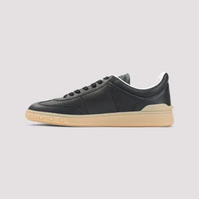Valentino Upvillage Low-top Sneakers In Black