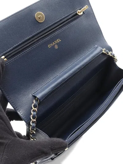 Pre-owned Chanel 2021 Caviar-leather Chain Wallet In Blue