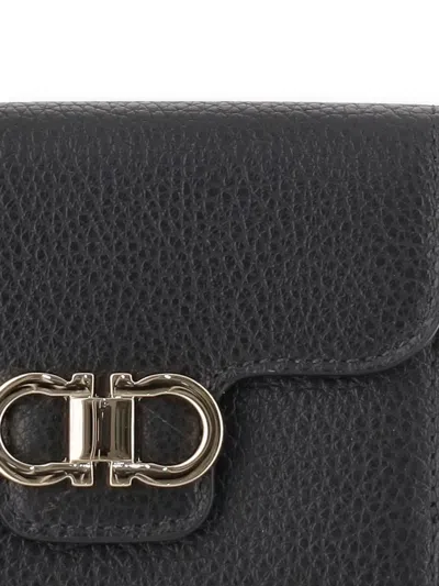 Ferragamo Gancini-plaque Wallet In Black
