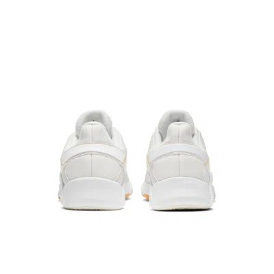 Nike (wmns)  Legend Essential 2 Shoes For White/golden