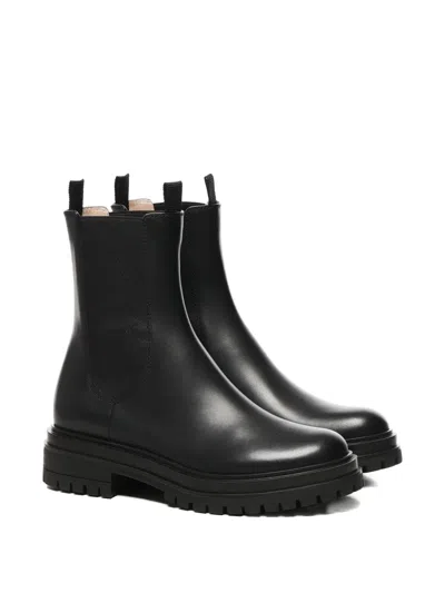 Gianvito Rossi Chester Leather Chelsea Boots In Black