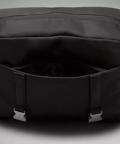 Lululemon Wunderlust Messenger Bag 6.5l