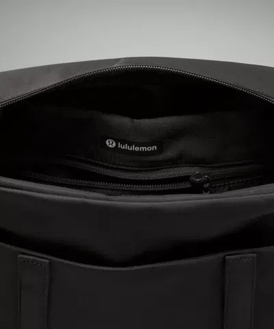 Lululemon Wunderlust Messenger Bag 6.5l