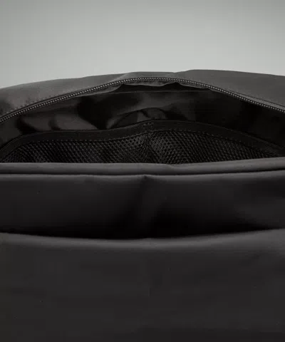 Lululemon Wunderlust Messenger Bag 6.5l