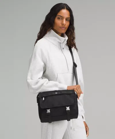 Lululemon Wunderlust Messenger Bag 6.5l