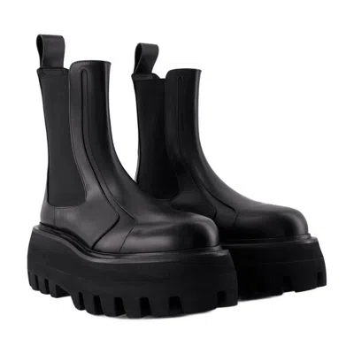 Alexander Mcqueen Black Glossy Leather Ankle Boots With Tank Sole