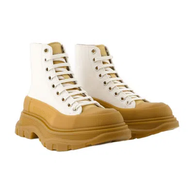 Alexander Mcqueen Tread Ankle Boots In White
