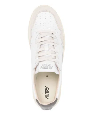 Autry Medalist Low-top Sneakers With Smooth In Neutral