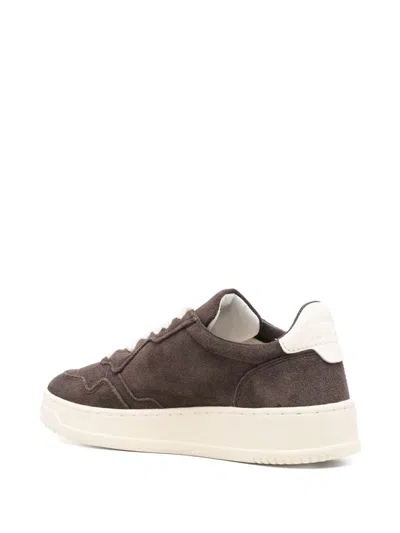 Autry Medalist Low Sneakers In Mocha Suede And Off White In Brown