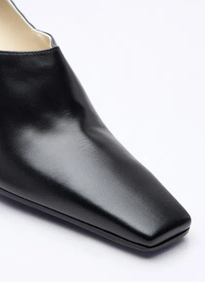 Bottega Veneta Lewis Leather Pumps In Black