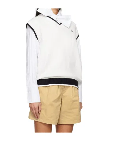 Kimhēkim White V-neck Vest In White