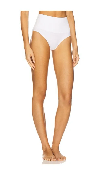 Yummie Liliana Comfortably Curved Thong In White