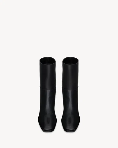 Saint Laurent Sulpice 80 Leather Ankle Boots In Black