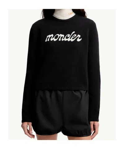 Moncler Cropped Sweater With Contrasting Embroidered Logo In Black