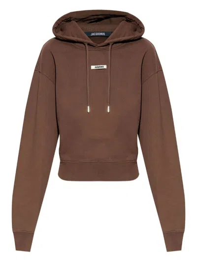 Jacquemus Le Hoodie Gros Grain Brown Cropped Hoodie With Drawstring Hood And Logo Patch On The Front In Cotton In Brown