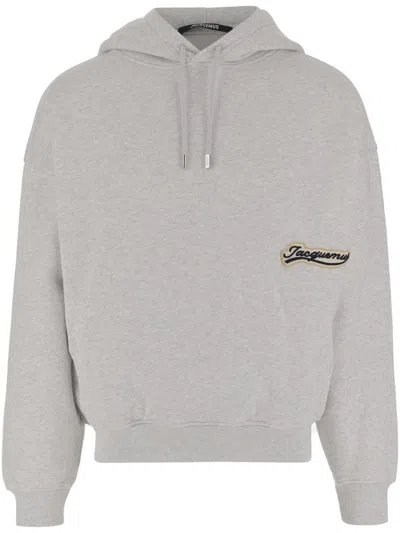 Jacquemus Hooded Sweater With Drawstring And Ribbed Finish In Gray