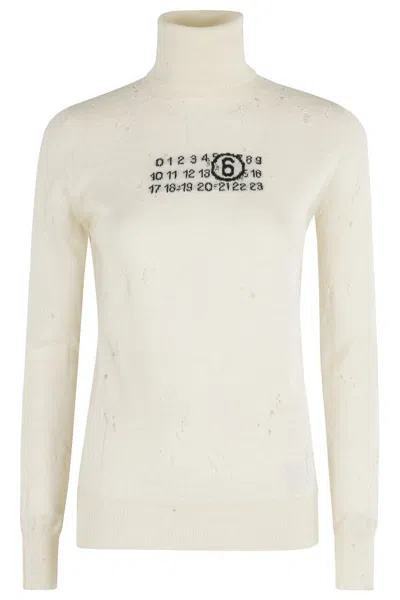 Mm6 Maison Margiela Distressed Crewneck Knitwear With Ribbed Finish In White