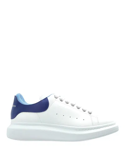 Alexander Mcqueen Sneakers Oversize In Pelle Bianca E Talloncino In Pelle Scamosciata Blu Avio In White