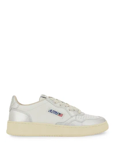 Autry Medalist Low Two-tone Sneakers In White And Metallic Silver Leather In Silver