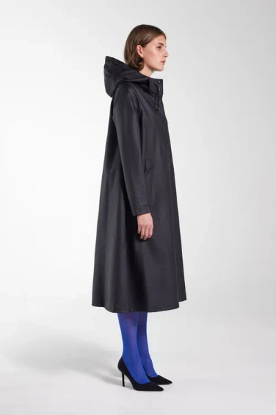 Stutterheim Mosebacke Long Raincoat In Black