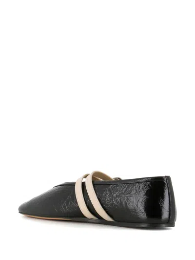 Le Monde Beryl Flat Shoes In Black