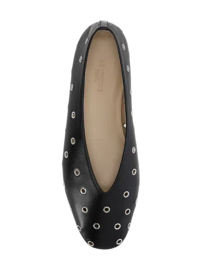 Le Monde Beryl Flat Shoes In Black