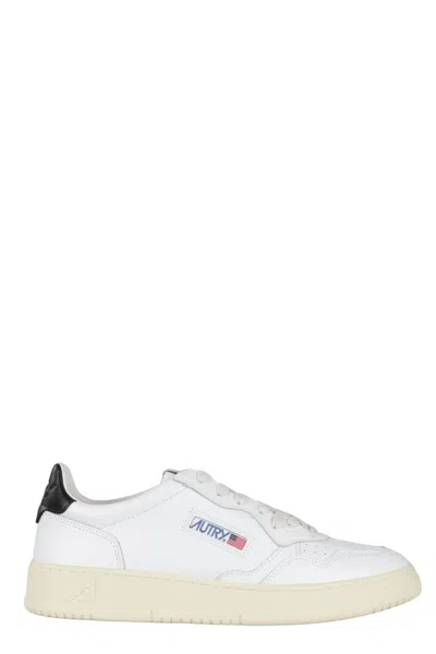 Autry Medalist Low Sneakers In White