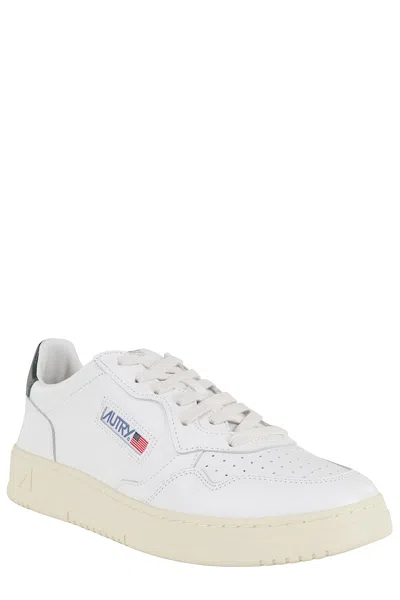 Autry Medalist Low Sneakers In White