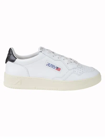 Autry Medalist Low Sneakers In White