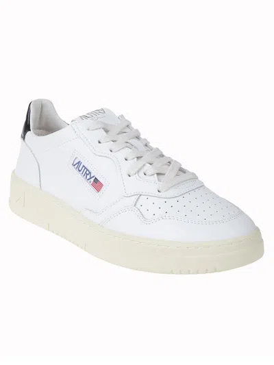 Autry Medalist Low Sneakers In White