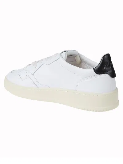 Autry Medalist Low Sneakers In White