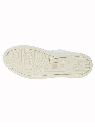 Autry Medalist Low Sneakers In White